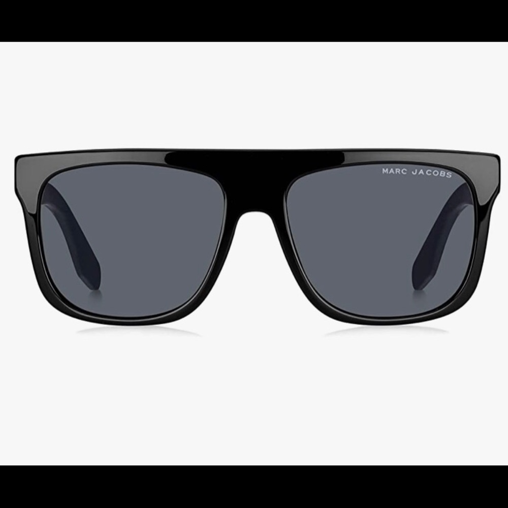 Black. New York inspired, Marc Jacobs.